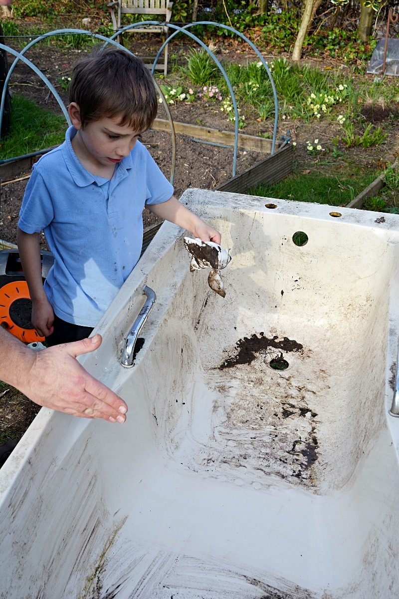 How to convert a bath into an upcycled garden chair · VickyMyersCreations