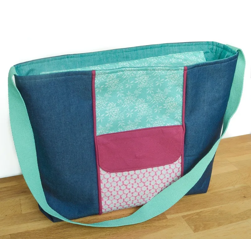 Large Recessed Zippered Tote Tutorial, Free Bag Pattern #largezippertote #largetotebag