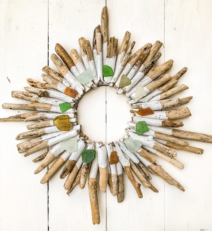 It is super easy to make a stunning driftwood wreath, learn how to make your own driftwood wreath with this detailed photo and video tutorial, bring a touch of the beach into your home.