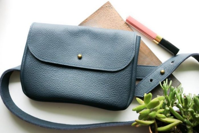 No-Sew Perfect Little Purse with free Pattern in Leather or Felt using  rivets for assembly