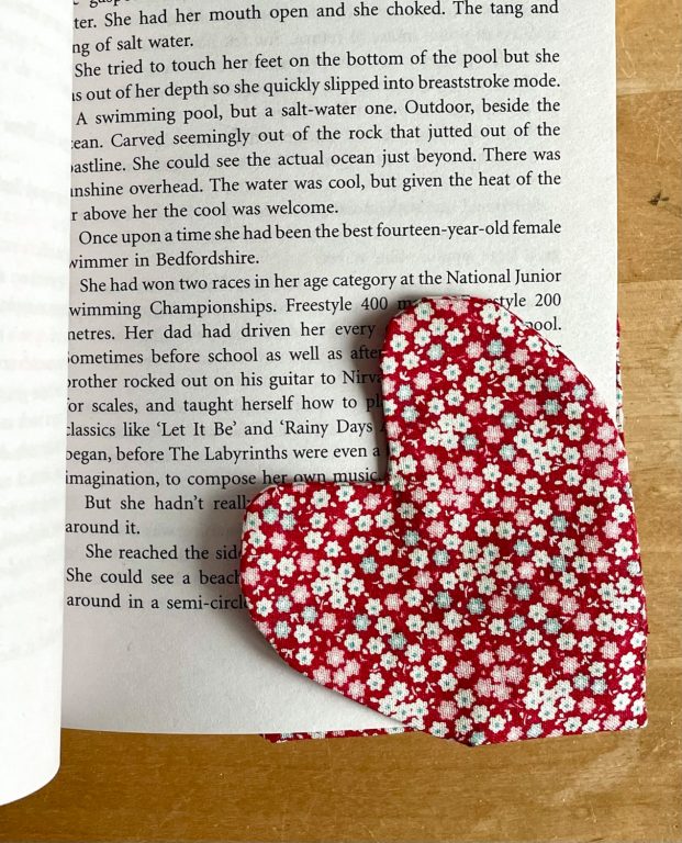 Free fabric heart bookmark craft with template · VickyMyersCreations