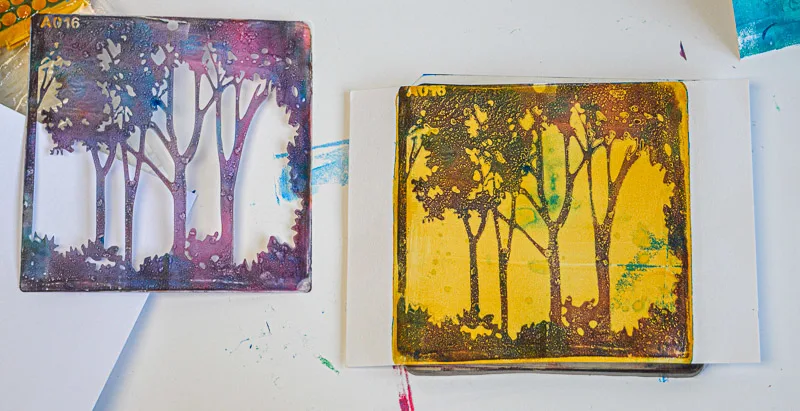 Gelli Plate Printing for Beginners - Create abstract patterns to