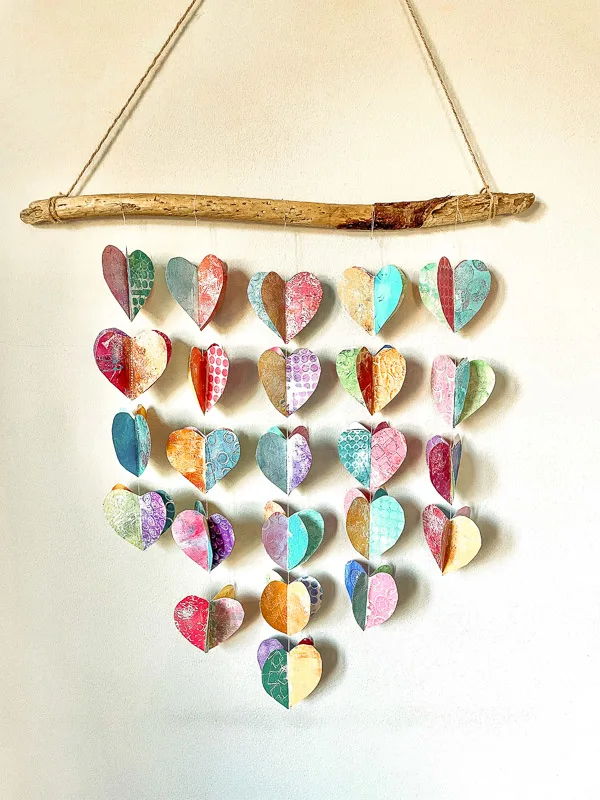 Paper heart string made with paper, printed with gelli plate. It is super easy to make paper hearts diy.